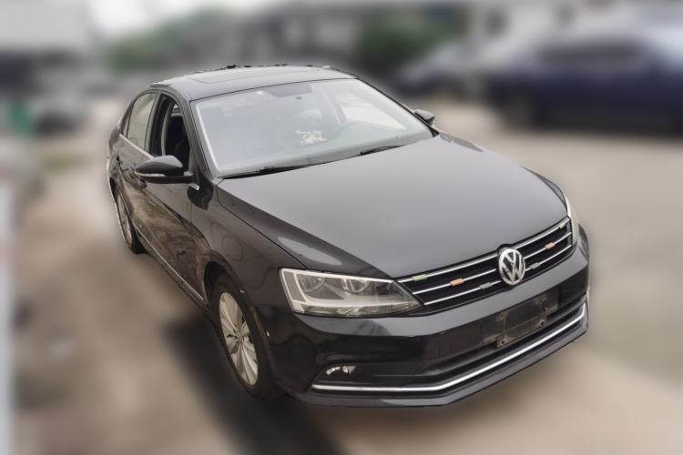 Used Volkswagen Sagitar 2015 230TSI Automatic Comfort Version Front Right 45 Deg