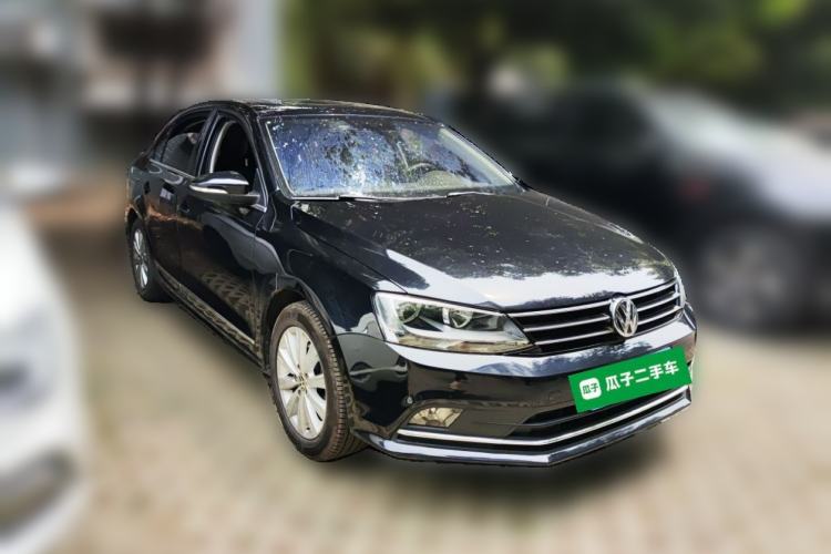 Used Volkswagen Sagitar 2015 230TSI Automatic Comfort Version Front Right 45 Deg