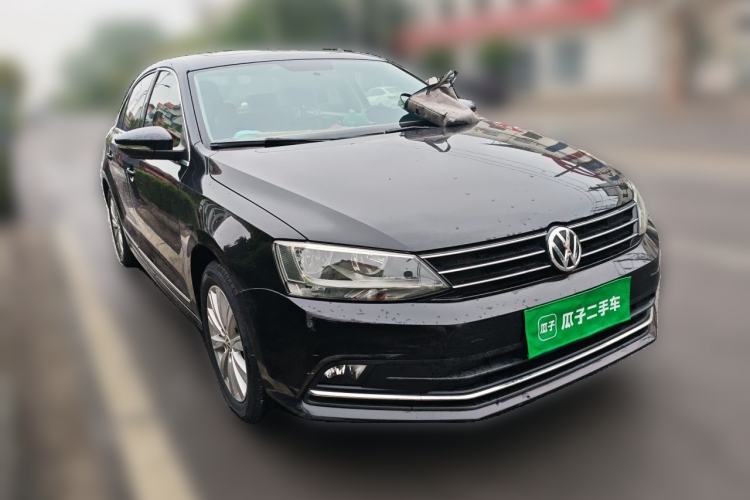 Used Volkswagen Sagitar 2015 1.6L Manual Comfort Model Front Right 45 Deg