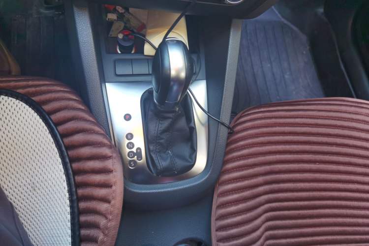 Used Volkswagen Sagitar 2015 1.6L Automatic Comfort Model Gear Lever