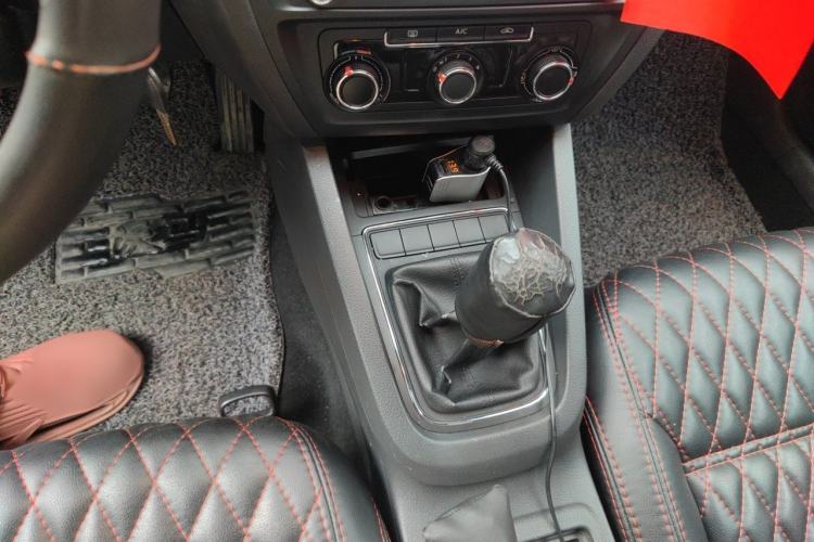 Used Volkswagen Sagitar 2015 1.6L Manual Fashion Edition Gear Lever