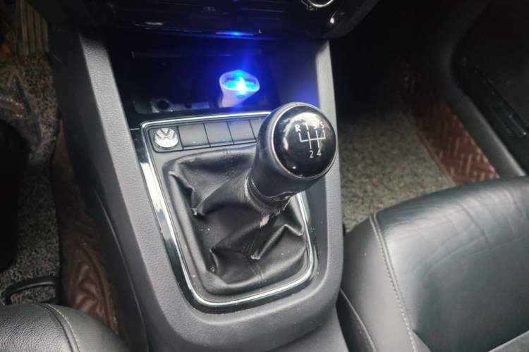 Used Volkswagen Sagitar 2015 1.6L Manual Comfort Model Gear Lever
