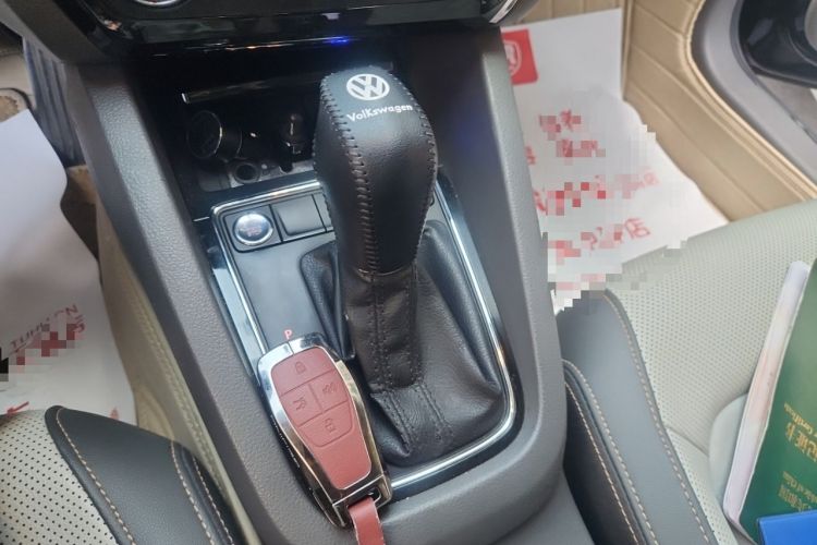 Used Volkswagen Sagitar 2015 230TSI Automatic Luxury Model Gear Lever