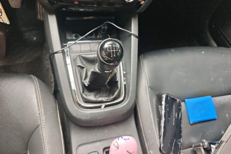 Used Volkswagen Sagitar 2015 1.6L Manual Comfort Model Gear Lever