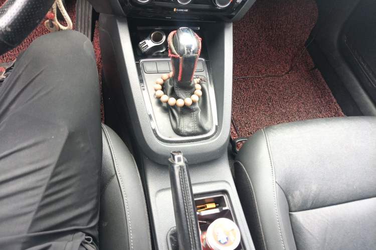 Used Volkswagen Sagitar 2015 1.6L Automatic Comfort Model Gear Lever