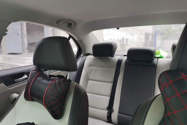 Used Volkswagen Sagitar 2015 1.6L Manual Comfort Model Headliner