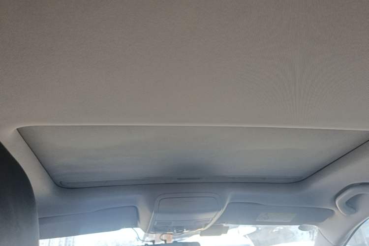 Used Volkswagen Sagitar 2015 1.6L Manual Comfort Model Headliner