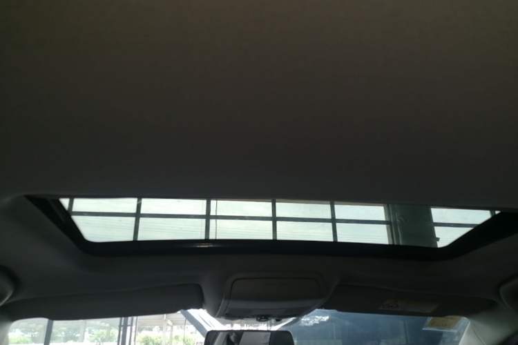 Used Volkswagen Sagitar 2015 230TSI Automatic Comfort Version Headliner