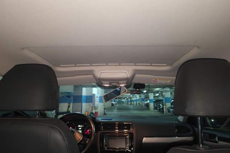 Used Volkswagen Sagitar 2015 230TSI Automatic Comfort Version Headliner