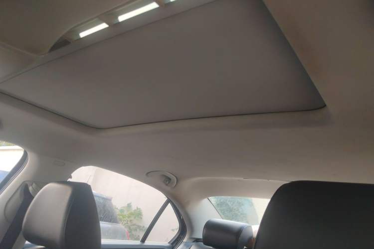 Used Volkswagen Sagitar 2015 1.6L Manual Comfort Model Headliner