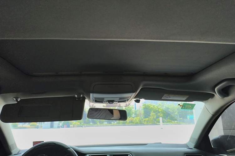 Used Volkswagen Sagitar 2015 1.6L Manual Comfort Model Headliner