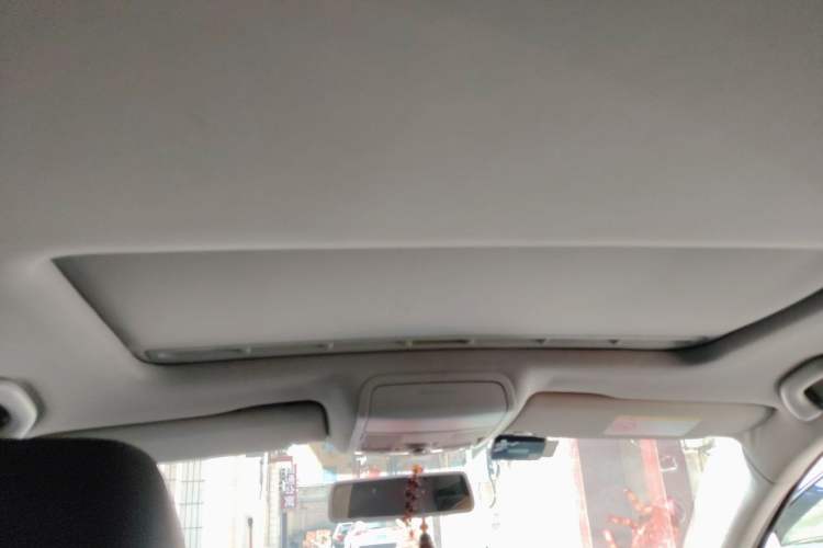 Used Volkswagen Sagitar 2015 1.6L Manual Comfort Model Headliner