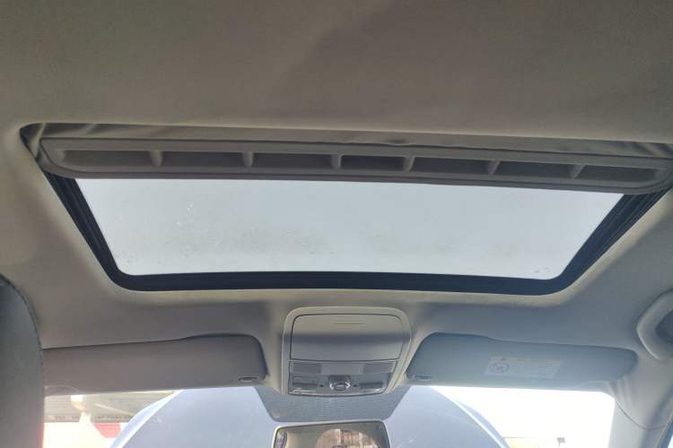 Used Volkswagen Sagitar 2015 230TSI Automatic Comfort Version Headliner