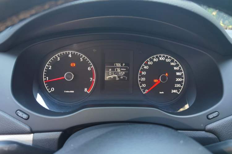 Used Volkswagen Sagitar 2015 1.6L Automatic Comfort Model Instrument Cluster