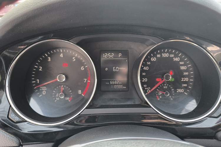 Used Volkswagen Sagitar 2015 230TSI Automatic Comfort Version Instrument Cluster