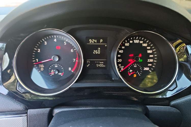 Used Volkswagen Sagitar 2015 230TSI Automatic Comfort Version Instrument Cluster