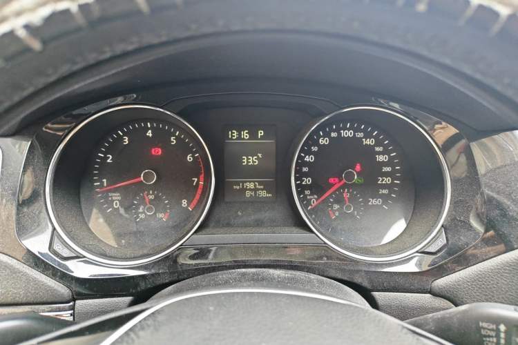 Used Volkswagen Sagitar 2015 230TSI Automatic Comfort Version Instrument Cluster