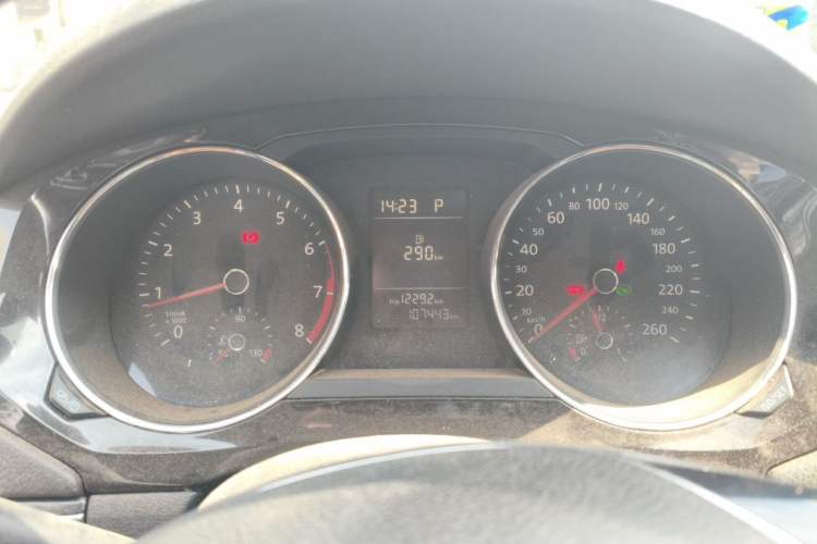 Used Volkswagen Sagitar 2015 230TSI Automatic Comfort Version Instrument Cluster
