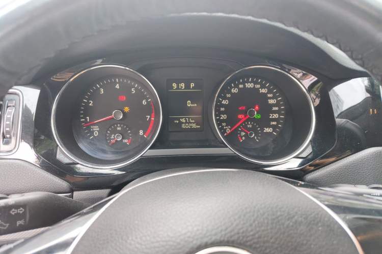 Used Volkswagen Sagitar 2015 230TSI Automatic Comfort Version Instrument Cluster