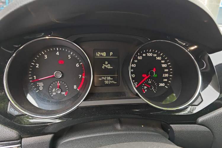 Used Volkswagen Sagitar 2015 230TSI Automatic Comfort Version Instrument Cluster