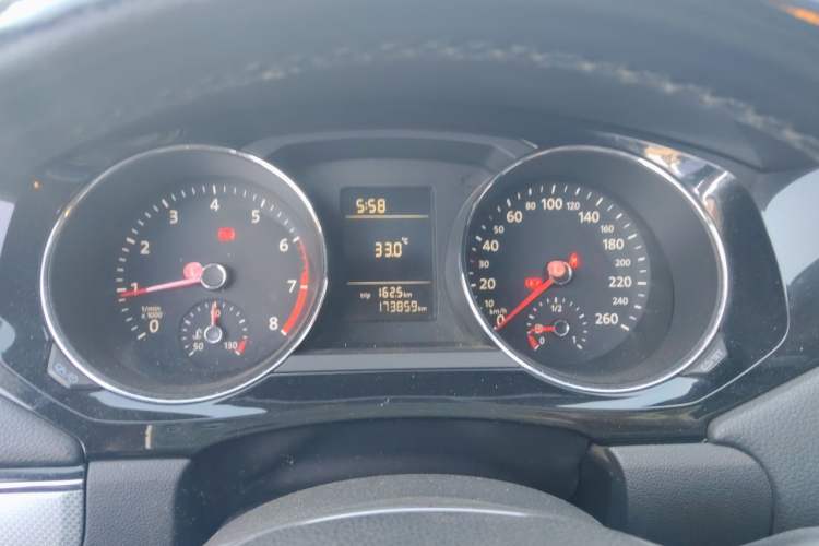 Used Volkswagen Sagitar 2015 230TSI Manual Comfort Version Instrument Cluster