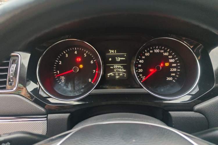 Used Volkswagen Sagitar 2015 1.6L Manual Comfort Model Instrument Cluster