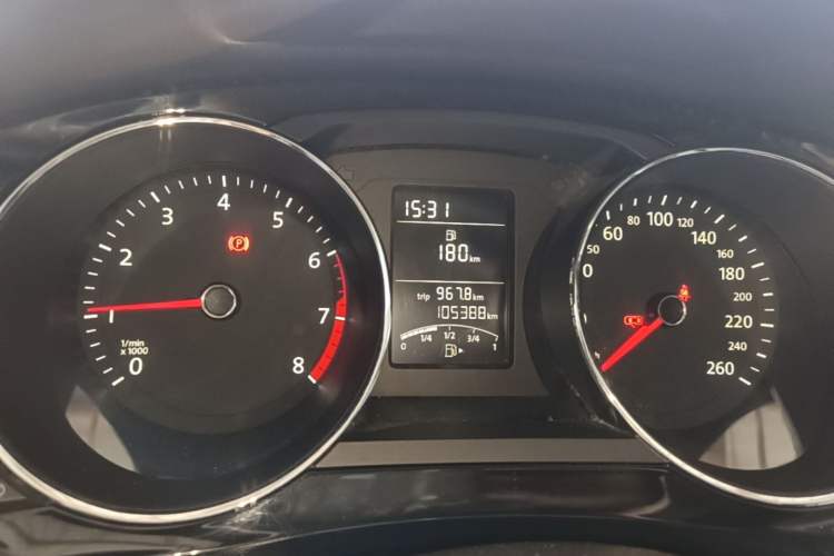 Used Volkswagen Sagitar 2015 1.6L Manual Comfort Model Instrument Cluster