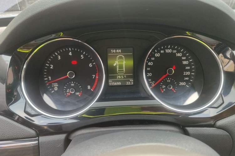 Used Volkswagen Sagitar 2015 230TSI Manual Luxury Edition Instrument Cluster