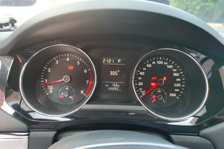 Used Volkswagen Sagitar 2015 230TSI Automatic Comfort Version Instrument Cluster