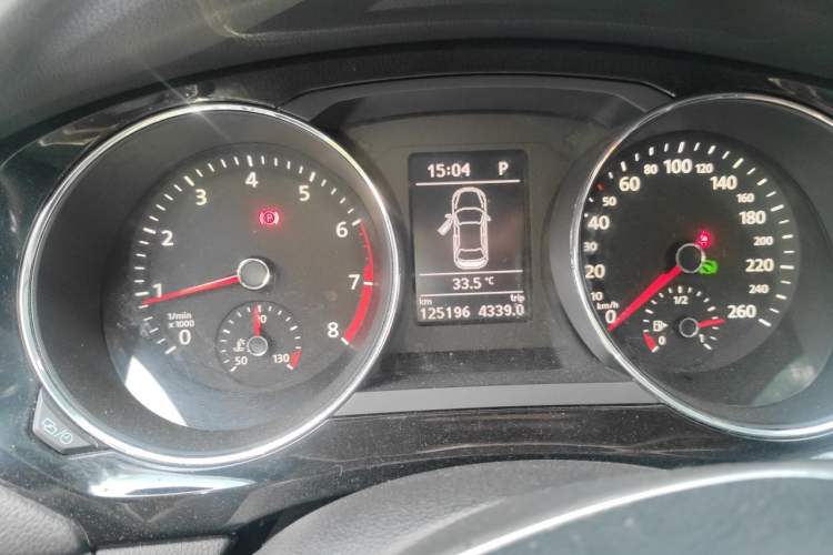 Used Volkswagen Sagitar 2015 230TSI Automatic Luxury Model Instrument Cluster