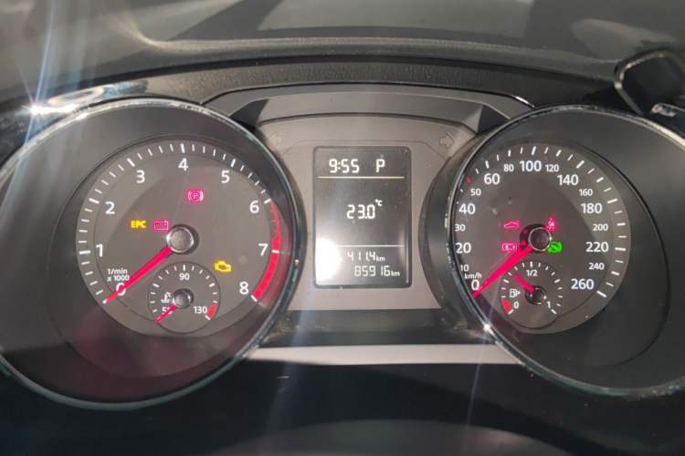 Used Volkswagen Sagitar 2015 230TSI Automatic Comfort Version Instrument Cluster