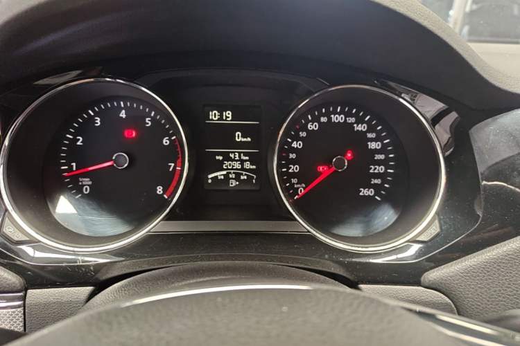 Used Volkswagen Sagitar 2015 1.6L Manual Comfort Model Instrument Cluster