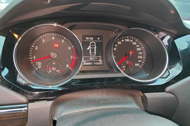 Used Volkswagen Sagitar 2015 230TSI Automatic Luxury Model Instrument Cluster