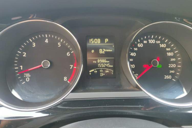 Used Volkswagen Sagitar 2015 1.6L Automatic Comfort Model Instrument Cluster
