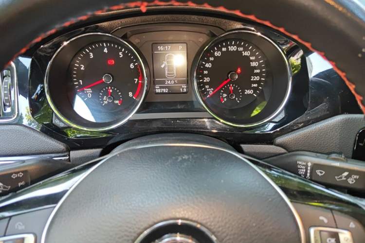 Used Volkswagen Sagitar 2015 230TSI Automatic Luxury Model Instrument Cluster