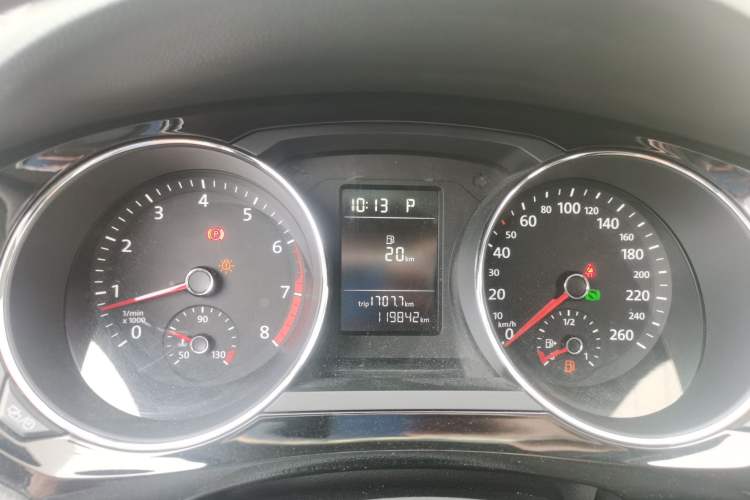 Used Volkswagen Sagitar 2015 230TSI Automatic Comfort Version Instrument Cluster