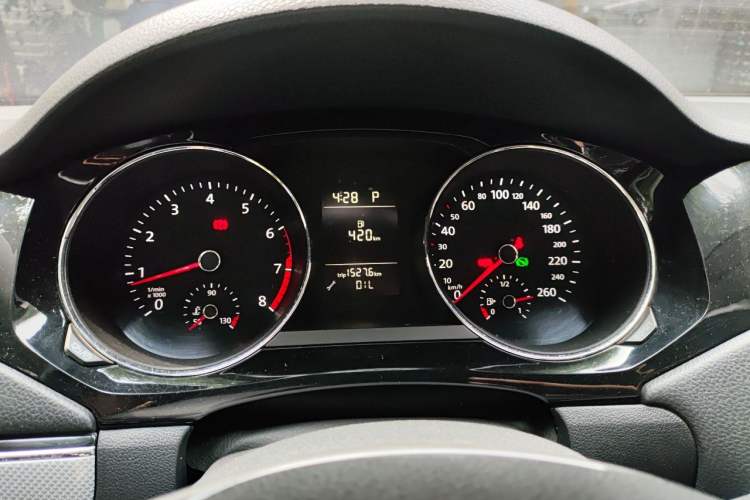 Used Volkswagen Sagitar 2015 230TSI Automatic Comfort Version Instrument Cluster