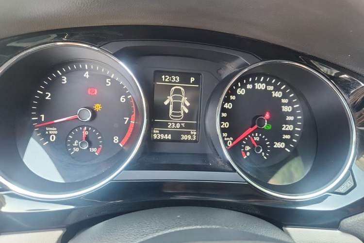 Used Volkswagen Sagitar 2015 230TSI Automatic Luxury Model Instrument Cluster