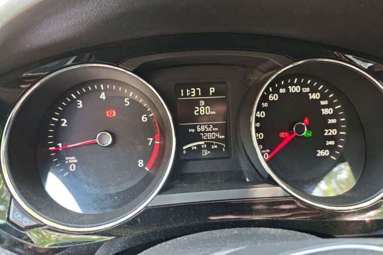 Used Volkswagen Sagitar 2015 1.6L Automatic Comfort Model Instrument Cluster