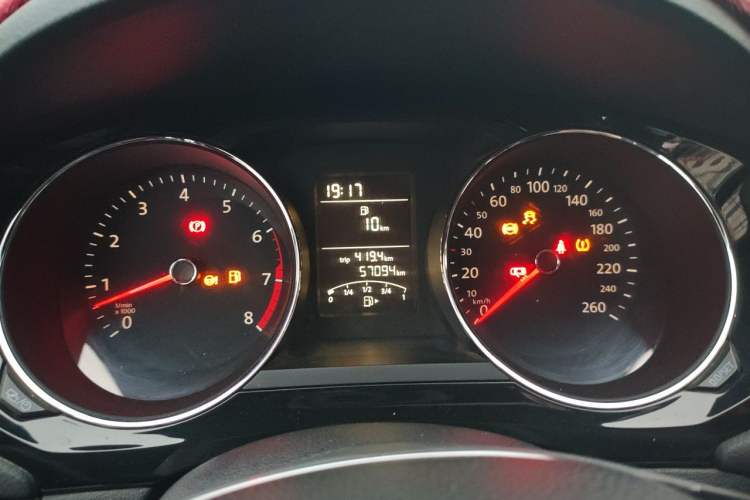 Used Volkswagen Sagitar 2015 1.6L Manual Comfort Model Instrument Cluster
