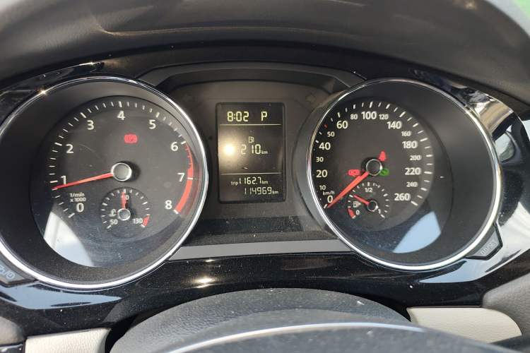 Used Volkswagen Sagitar 2015 230TSI Automatic Comfort Version Instrument Cluster