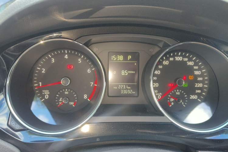 Used Volkswagen Sagitar 2015 230TSI Automatic Comfort Version Instrument Cluster