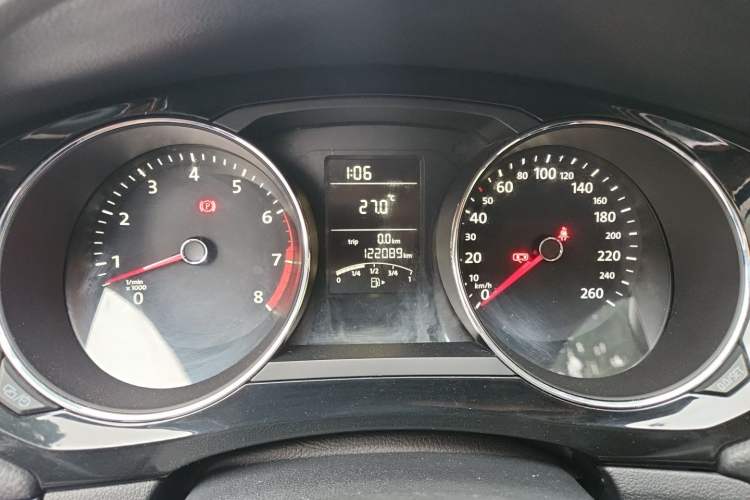 Used Volkswagen Sagitar 2015 1.6L Manual Comfort Model Instrument Cluster