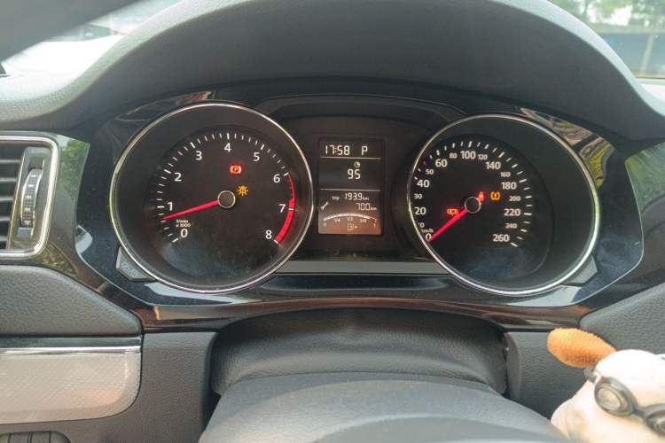 Used Volkswagen Sagitar 2015 1.6L Automatic Comfort Model Instrument Cluster