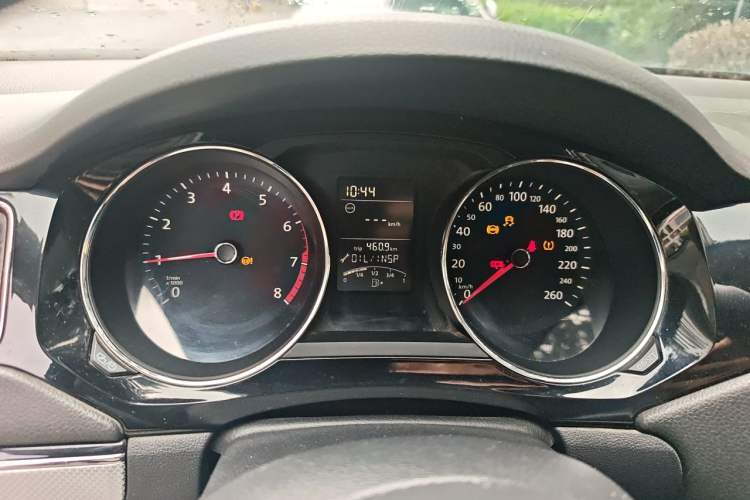 Used Volkswagen Sagitar 2015 1.6L Manual Comfort Model Instrument Cluster