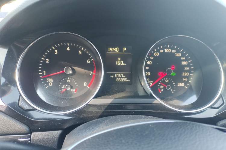 Used Volkswagen Sagitar 2015 230TSI Automatic Comfort Version Instrument Cluster
