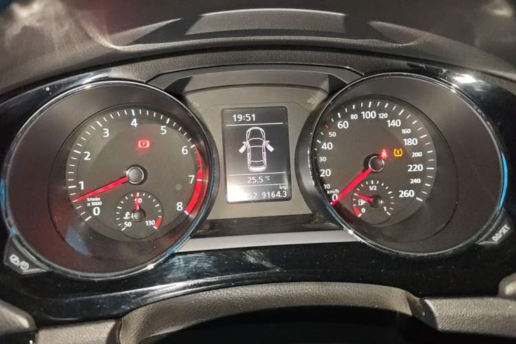 Used Volkswagen Sagitar 2015 230TSI Manual Luxury Edition Instrument Cluster