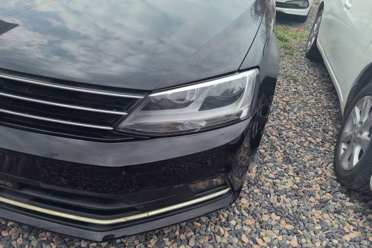 Used Volkswagen Sagitar 2015 1.6L Automatic Comfort Model Left Front Headlight