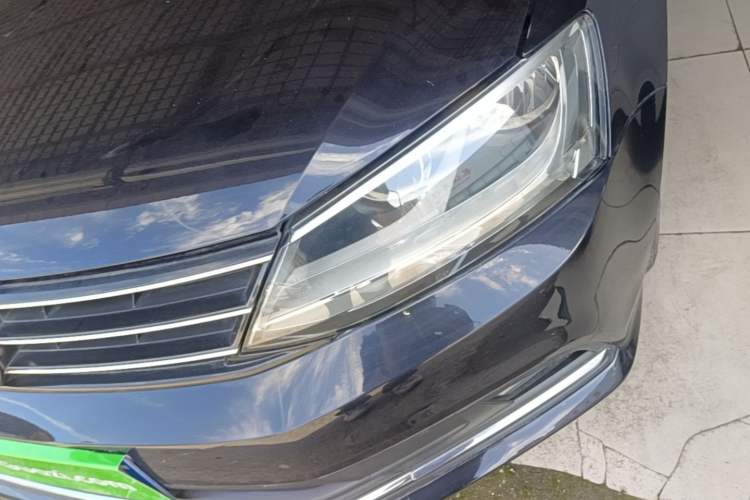 Used Volkswagen Sagitar 2015 1.6L Manual Comfort Model Left Front Headlight