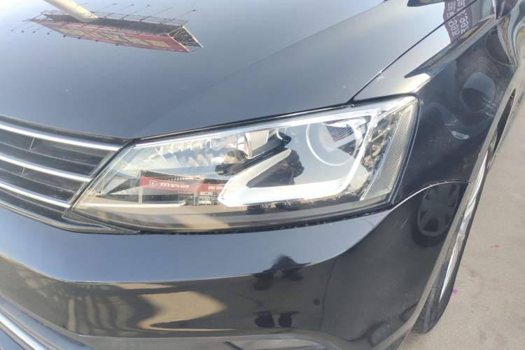 Used Volkswagen Sagitar 2015 230TSI Automatic Comfort Version Left Front Headlight